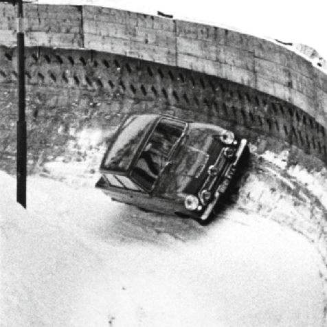 jJim Clark tourne sur une Cortina sur une piste de bobsleigh à Cortina d'Ampezzo 
© Ford Compagny